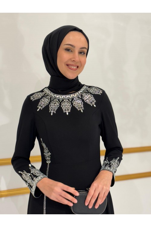 Zuhal Sagsöz Yaka Detay Elbise